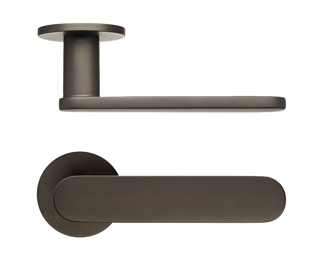 Short DND handle, photographed in context