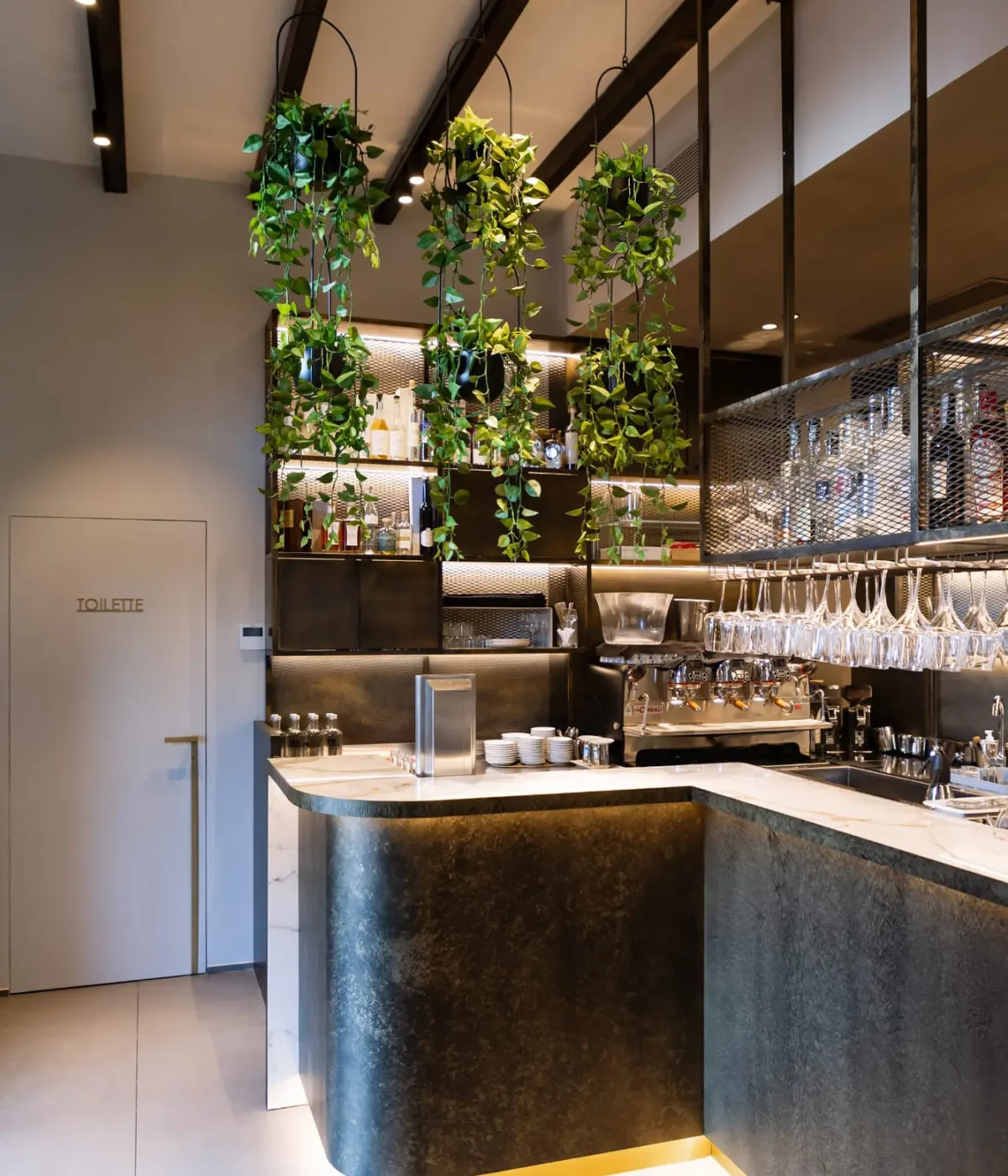 Dnd presente con la maniglia (IN)finito nel ristorante Il Castello.